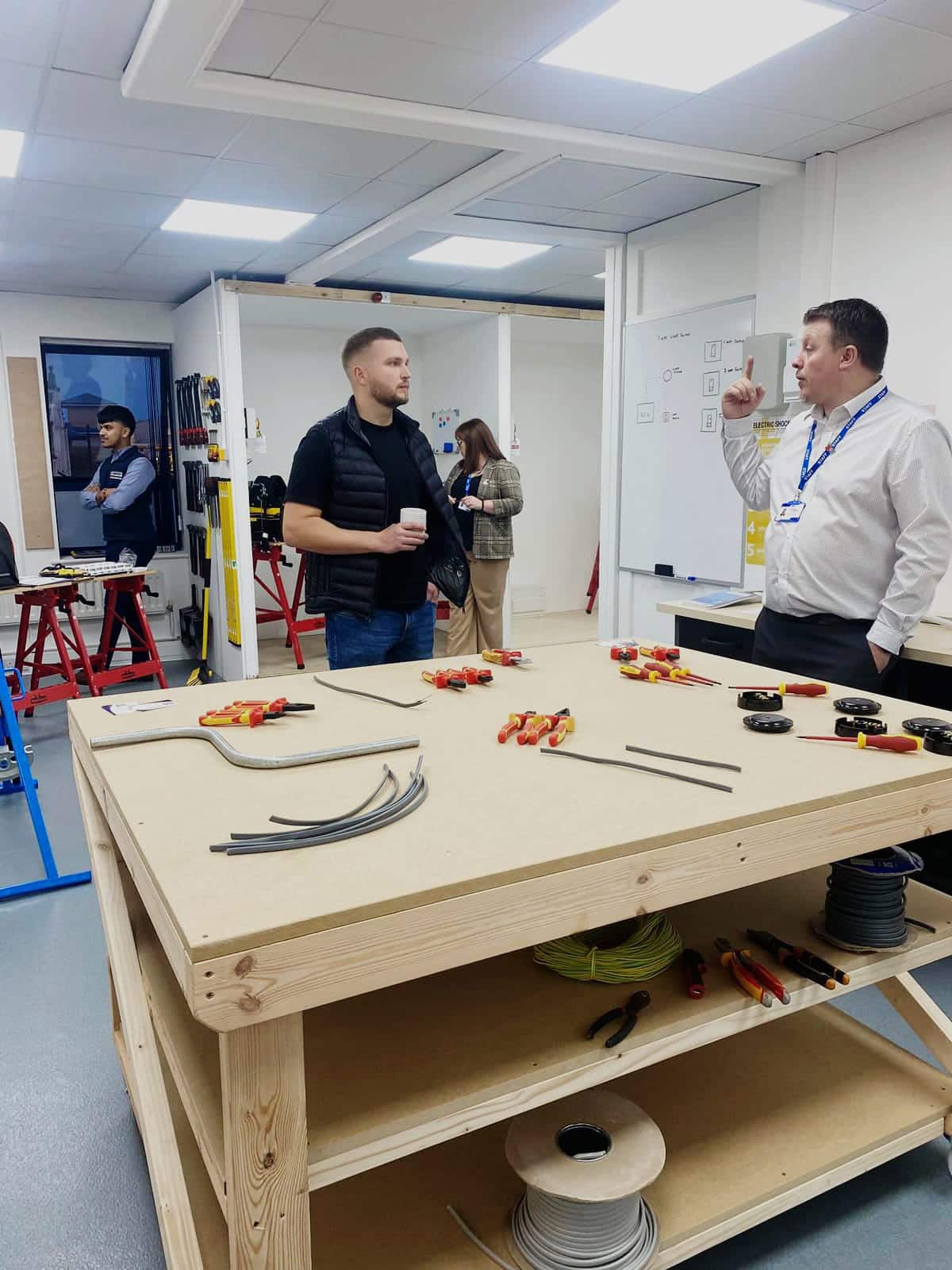 Discussion about electrition course